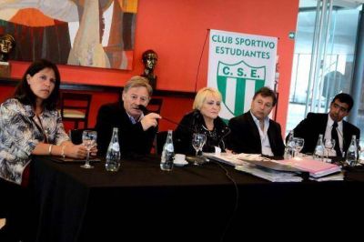 La intervenci�n normalizadora de Estudiantes asegura que recibi� el club con una deuda de 25 millones de pesos  