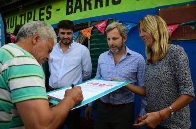 Acompa�ado por Frigerio y De Luca, Galli anunci� la creaci�n del primer NIDO del pa�s