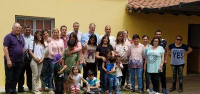 Acompa�ado por Schwindt, Lissalde visit� Bol�var y entreg� subsidios