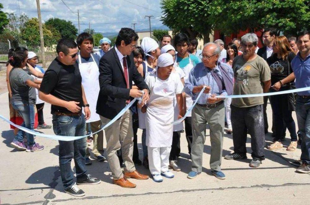 Se paviment� la calle que une los barrios San Cayetano y Villa Viveros