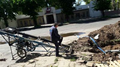 Ordenan proveer agua envasada al barrio Hip�dromo