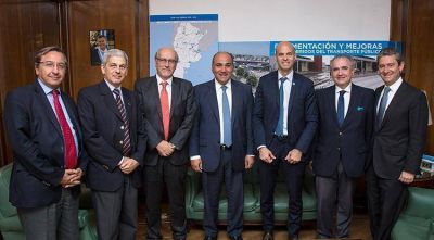 Manzur le mostr� a Dietrich el proyecto que firmar� con la empresa Avianca