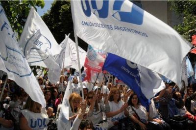 El Frente Gremial Docente vuelve a presionar y pedir por la reapertura de la paritaria