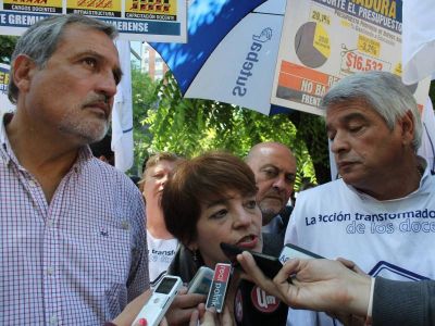 Faltazo masivo de funcionarios: Docentes bonaerenses pidieron la reapertura de paritarias