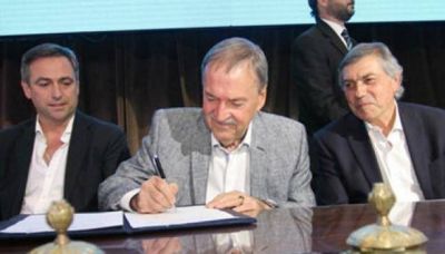 La Provincia anunci� el bono, pero los gremios no lo aceptan