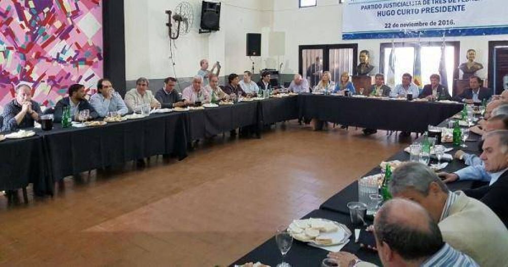Intendentes peronistas quieren reunirse con Vidal por endeudamiento y cargos