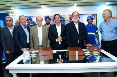 La Municipalidad de Escobar rubric� el traspaso a la concesi�n de AYSA