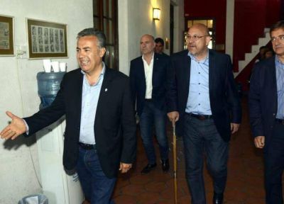 Cornejo baj� a Soto y afianza sus chances en Santa Rosa