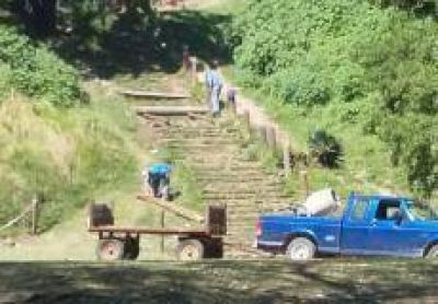Refaccionan la escalinata ubicada frente al Paseo P�blico