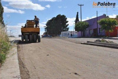 Contin�a la obra de asfalto en una de las principales arterias de Carmen de Patagones