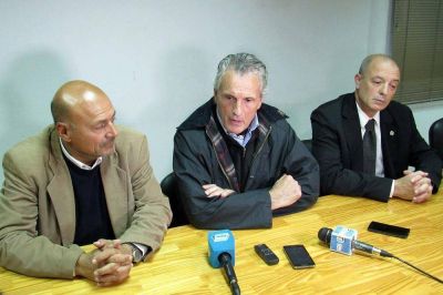 M�s bajas en el gabinete de Tierno: Gait�n dio un portazo y se ir�a Alan Ruiz