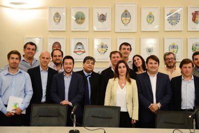 Aparicio asisti� a la presentaci�n de un programa nacional contra la deserci�n escolar