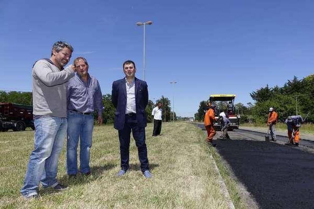 Bertellys recorri los trabajos de mejoras en el acceso a la ciudad por la Ruta Provincial N 51