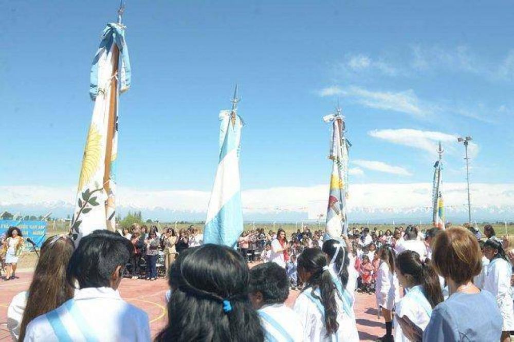 La DGE sac� una resoluci�n que permitir� a los alumnos repetidores ser abanderados