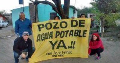 Alumnos de una escuela juntan firmas para que se instale un pozo de agua en Taco Rodeo