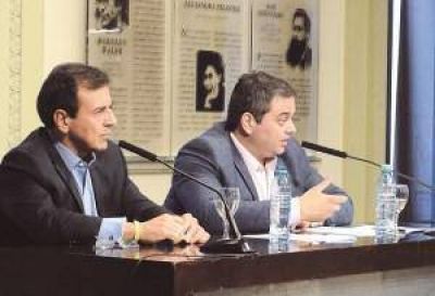 Empresarios, CGT y Gobierno firmaron un pacto para evitar despidos hasta marzo de 2017