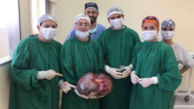 Compleja cirug�a oncol�gica para extraer un tumor de 15 kg