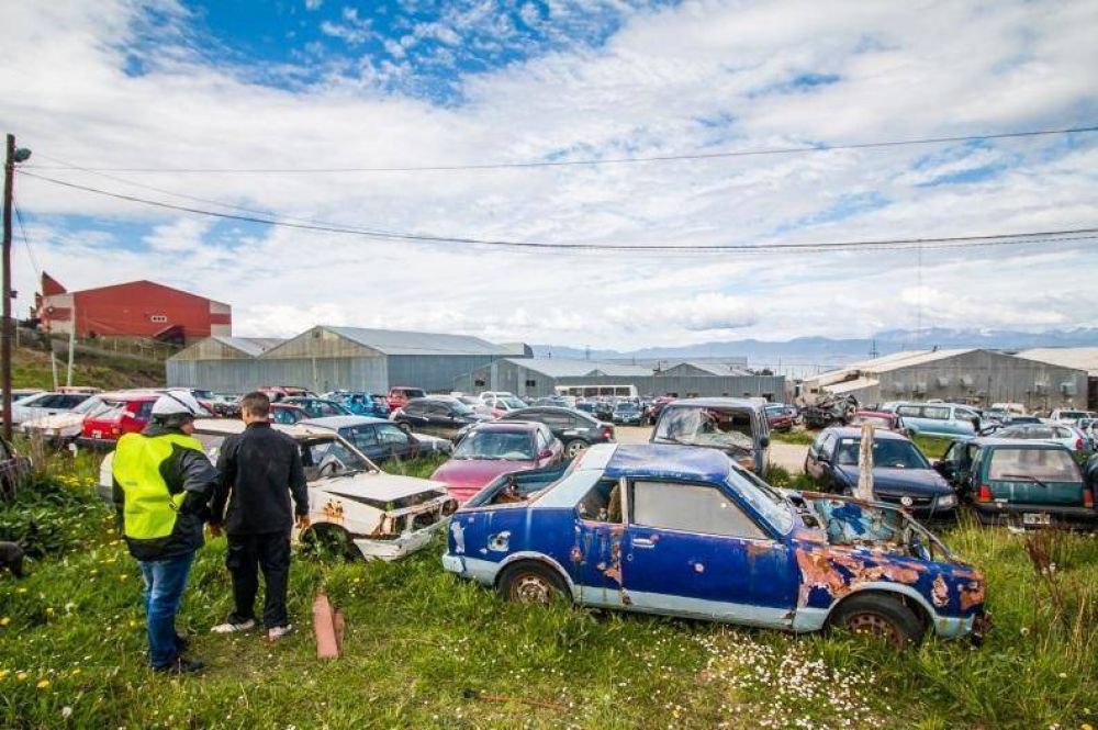 Se realiz un operativo de remocin de basura y chatarra en terrenos de la polica