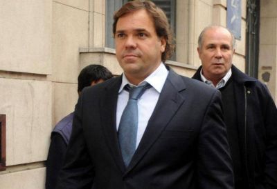 Piden inhibir los bienes y prohibir la salida del pa�s de Alberto P�rez