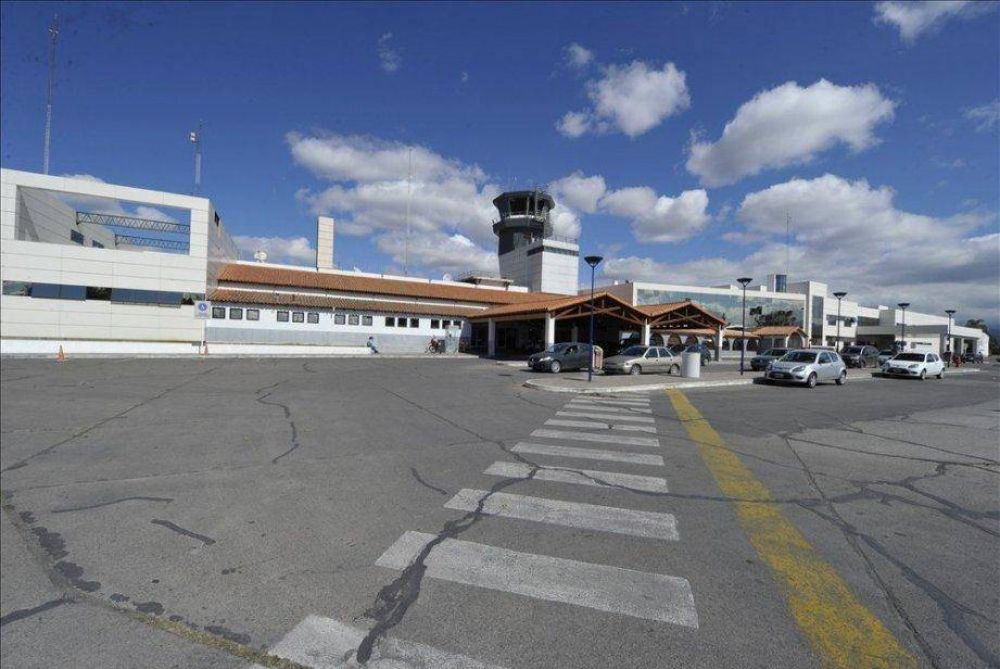 Repavimentarn las pistas del aeropuerto de Salta