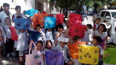 Presentan proyectos para reemplazar bolsas de polietileno por ecol�gicas