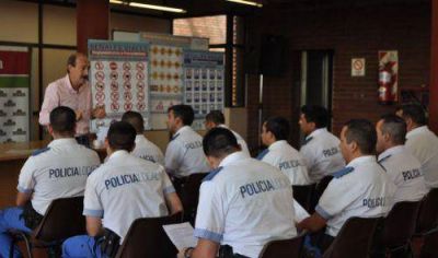 Capacitan a la Polic�a Local en manejo seguro y responsable