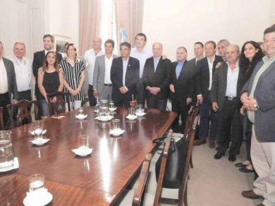Buscan evitar la deserci�n escolar