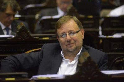 Oscar Romero, diputado nacional del PJ, sali� a cruzar con dureza a La C�mpora