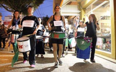 Grupos feministas organizan movilizaciones en Pico y Trenel