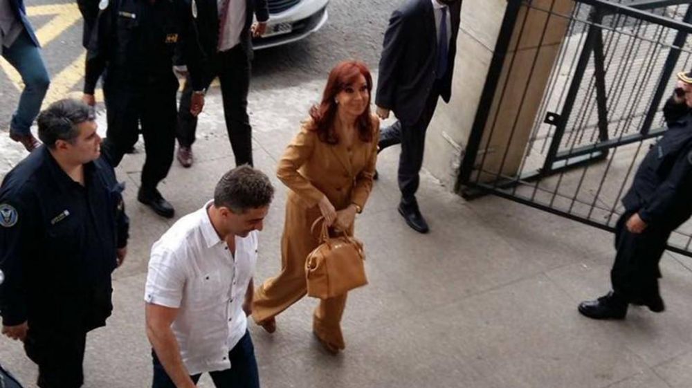 Cristina Kirchner volvi a pedir una prrroga y alert que si la traen con la Polica ser 