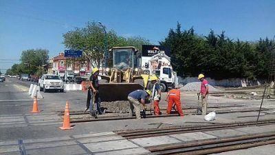 Siguen trabajando en las v�as f�rreas de la ciudad