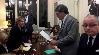 Organismos de Derechos Humanos le pidieron a Avruj en Par�s la liberaci�n de Sala