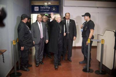 Manzur viaja por el lim�n y con un proyecto para Pelli