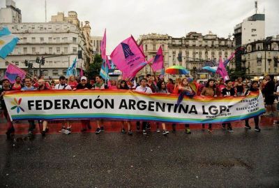 Masiva participaci�n en la 25� Marcha del orgullo LGBTIQ 