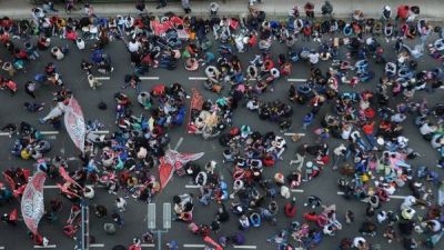 Volcar�n $20.000 millones hasta fin de a�o para calmar la protesta social