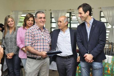 Petrecca y el Vicegobernador entregaron subsidios a entidades intermedias