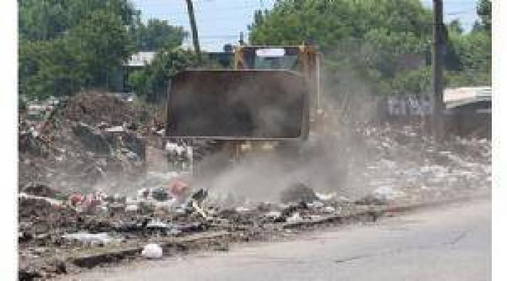 Empezaron a limpiar el basural de Ishii