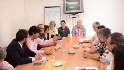 El Frente para la Victoria apoy� el reclamo de los Municipales por paritarias y bono de fin de a�o
