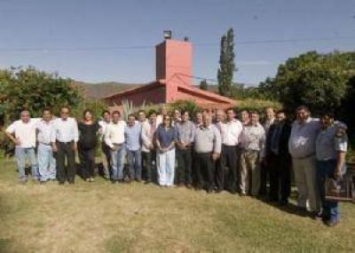 Corpacci, junto a los intendentes, define la fecha de las elecciones