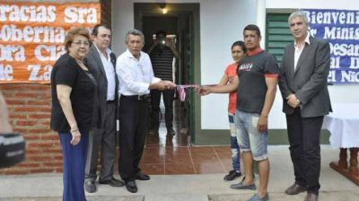 Se entregaron viviendas sociales en los departamentos Figueroa y San Mart�n