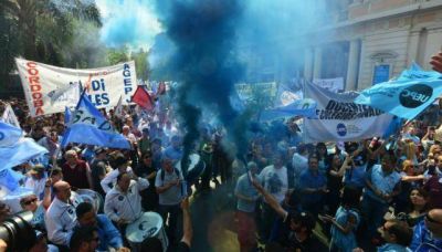Los estatales paran el viernes, los otros acompa�an