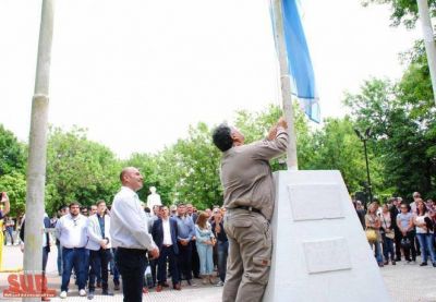 Molina en los festejos de Ezpeleta: �Las obras son de ustedes y para ustedes�