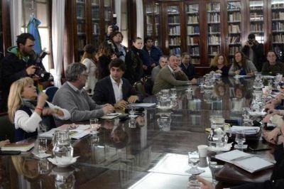 El gobierno retoma la iniciativa y convoca a estatales bonaerenses a negociaci�n