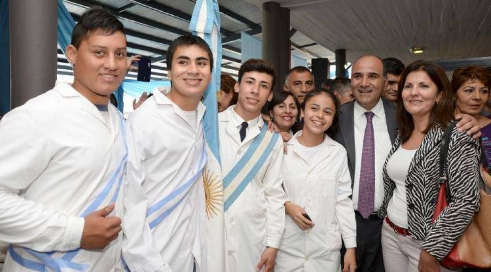 Manzur: �Por medio de la educaci�n seremos una sociedad mejor�