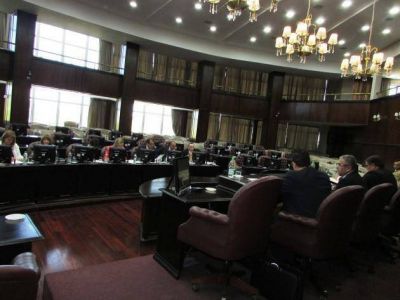 El Senado aprob� la Ley Impositiva y rechaz� las Cuentas de Inversi�n del �ltimo a�o de Poggi