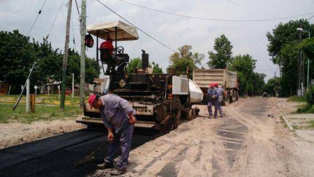 El Municipio transforma ms calles de tierra en nuevos asfaltos