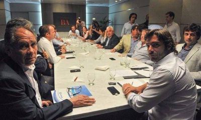 Vidal tiende puentes con los intendentes peronistas para tener el Presupuesto