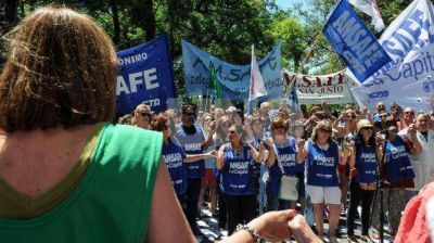 Amsaf� se concentr� frente a Educaci�n pidiendo paritarias