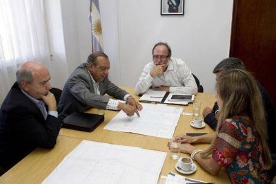Revisaron proyecto de agua y cloacas ante Obras P�blicas