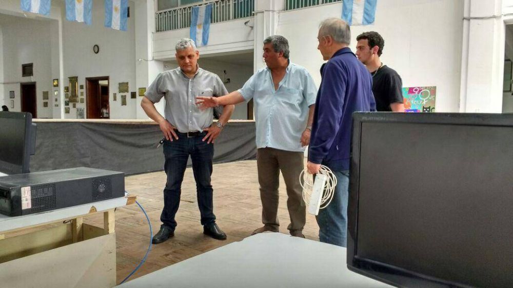 Discapacidad: ambientan el Hall del municipio para el recambio de pases 